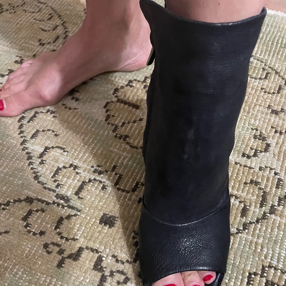 Comfy leather booties - Picture 5 of 6